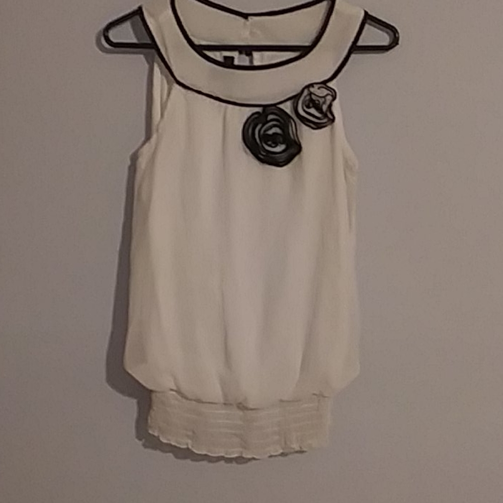 Bcx size medium ruffle sleeveless blouse